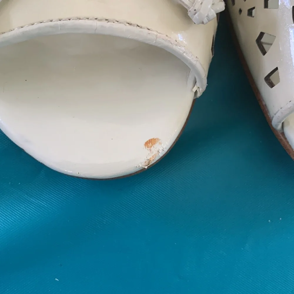 Anne Klein summer shoes. Feminine wedge style  in cream/off white. Size 7..5.
